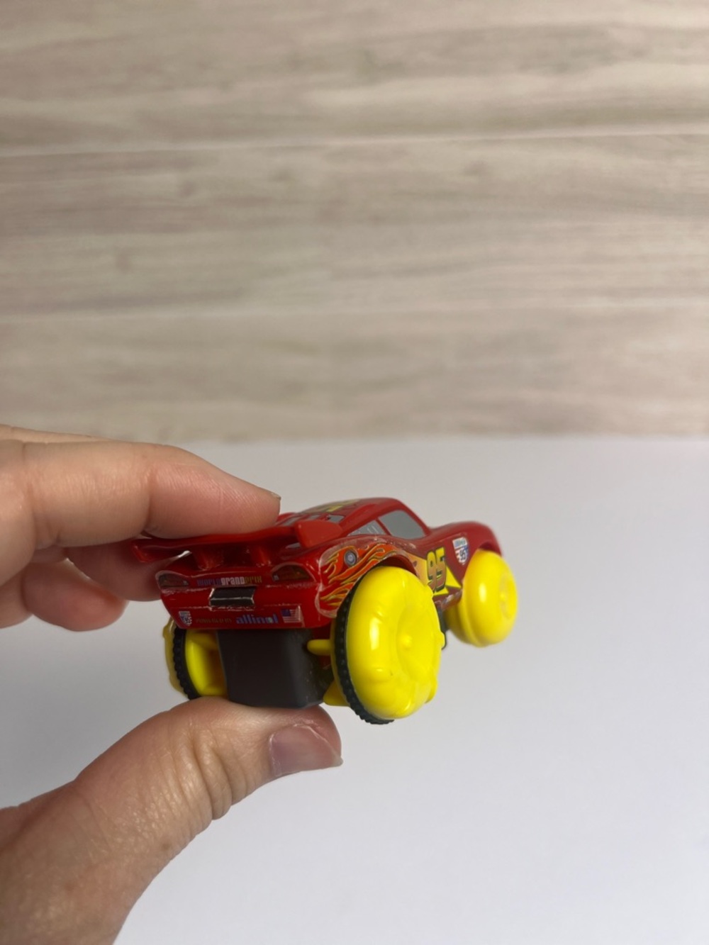 Disney Pixar Hydro Wheels
Lightning McQueen Pull Back
Cars 3" Mattel 2012 Used - Picture 5 of 5